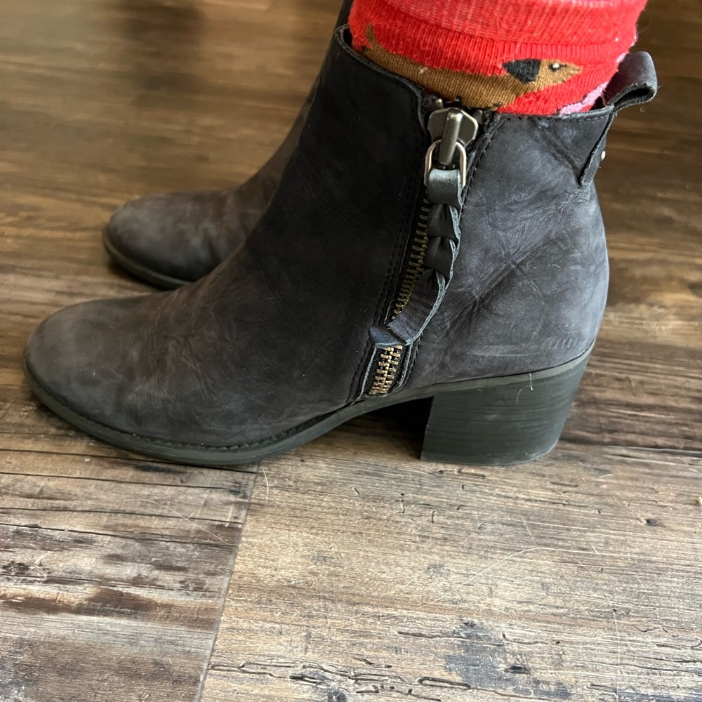 Women’s leather upper zip up booties